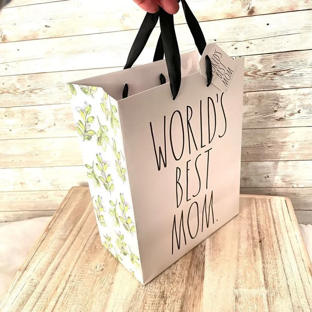 NWT Rae Dunn White World’s best Mom gift bag with leaves & hanging to:/from card
